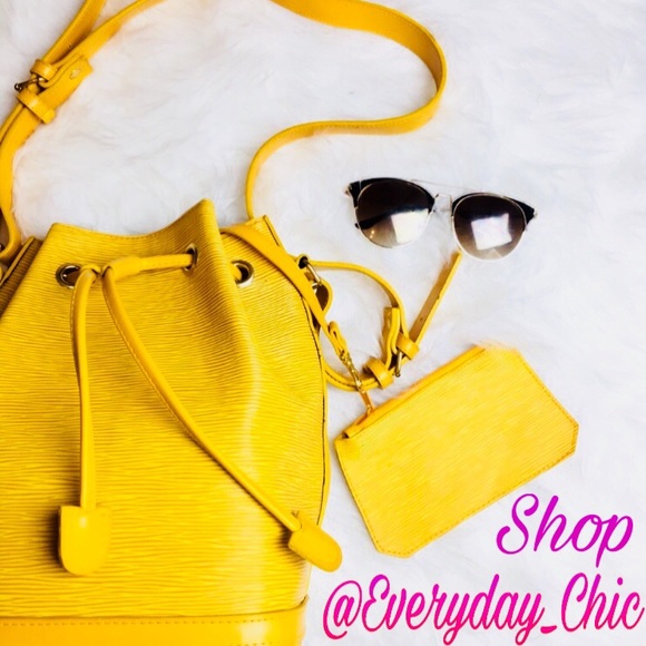 Bookmark My Closet 🍀 🦋 🌷 - Picture 2 of 8